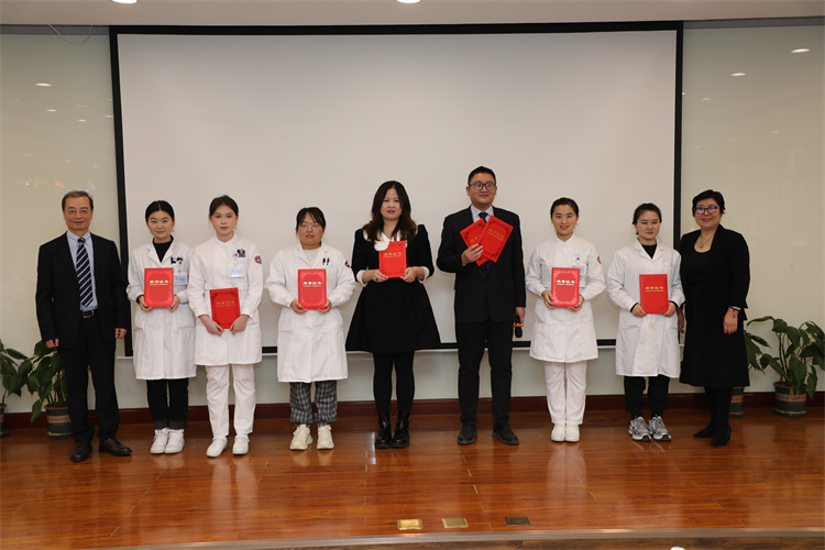 65b9f83fc010a.jpg 65b9f83fc010a.jpg